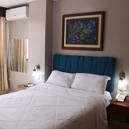 Tropical Inn Hotel Гуаякуил Екстериор снимка