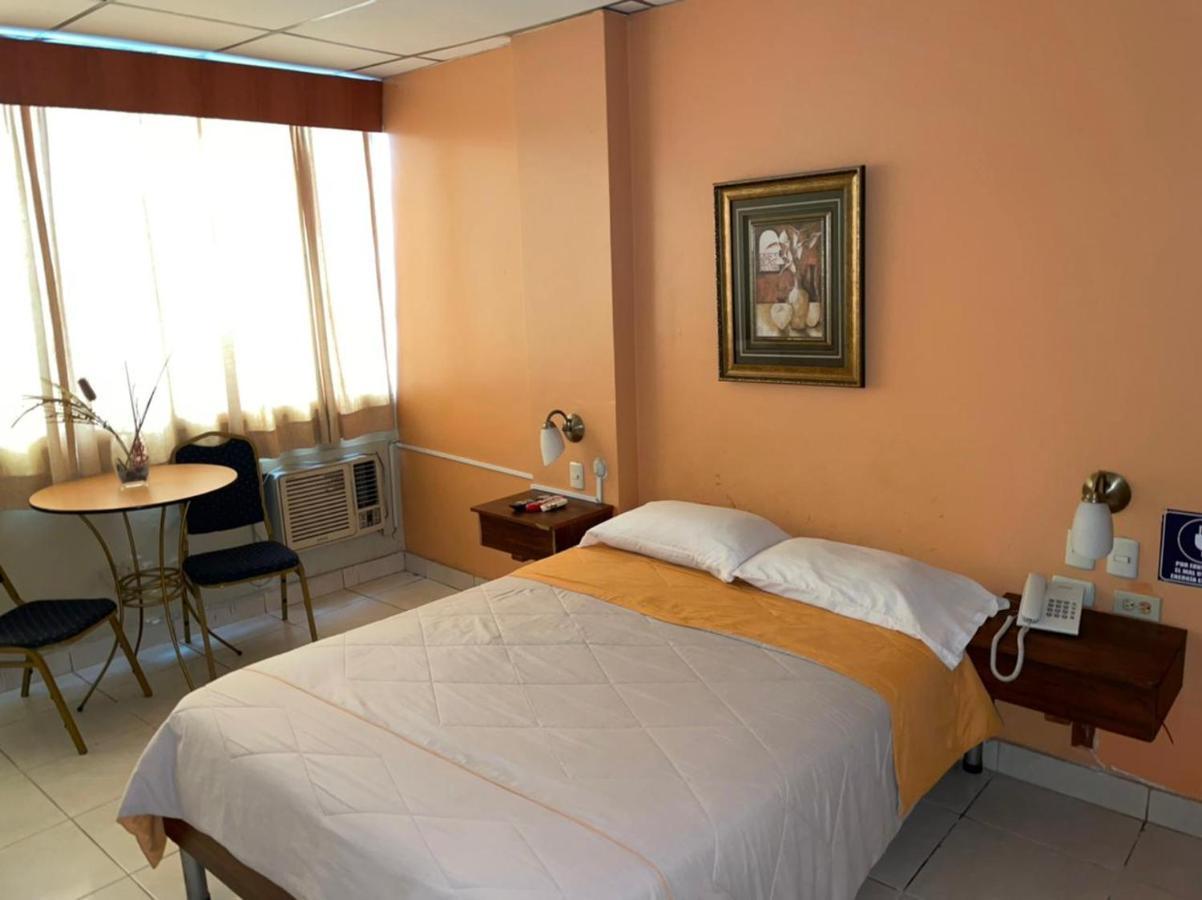 Tropical Inn Hotel Гуаякуил Екстериор снимка