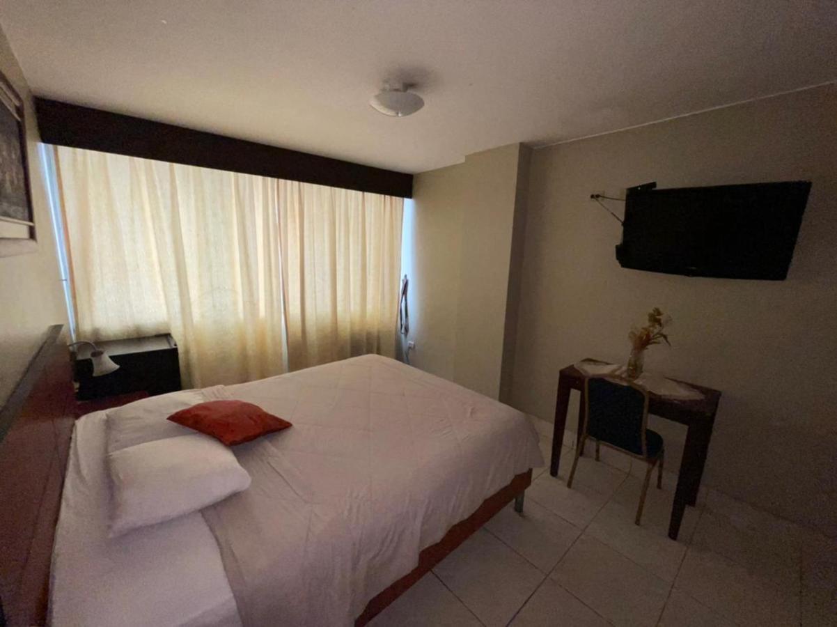 Tropical Inn Hotel Гуаякуил Екстериор снимка