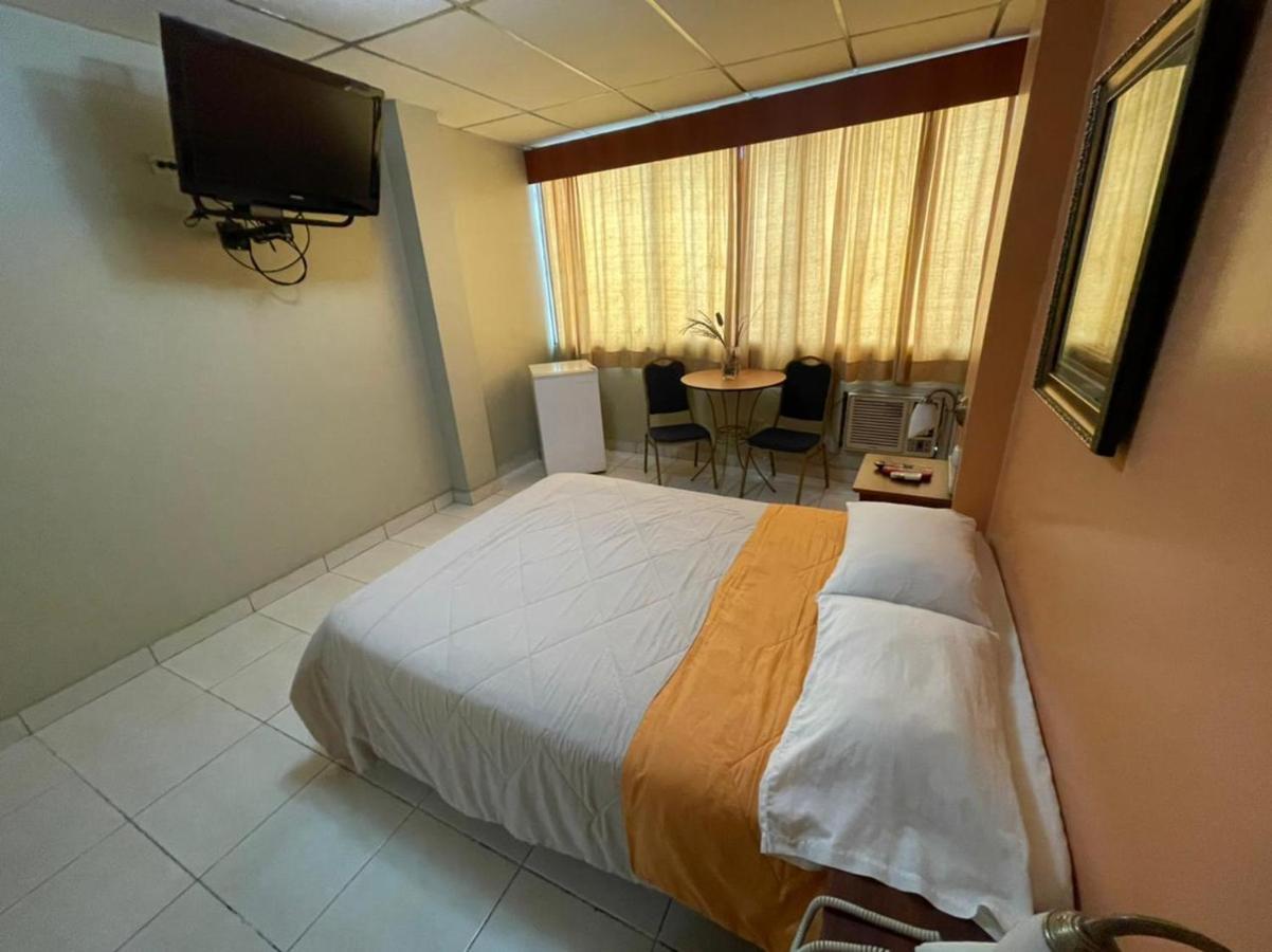 Tropical Inn Hotel Гуаякуил Екстериор снимка