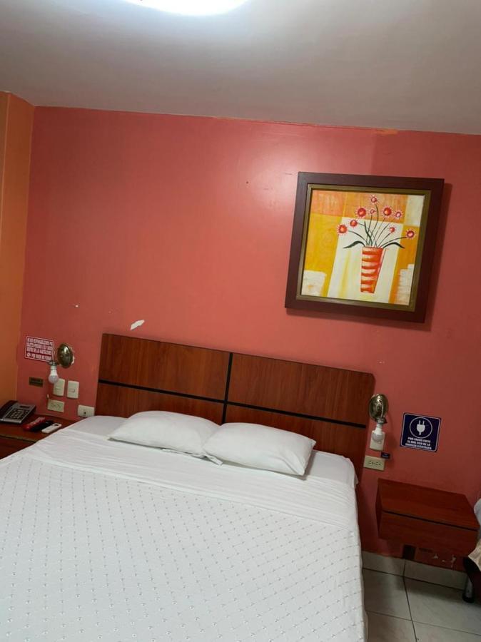 Tropical Inn Hotel Гуаякуил Екстериор снимка