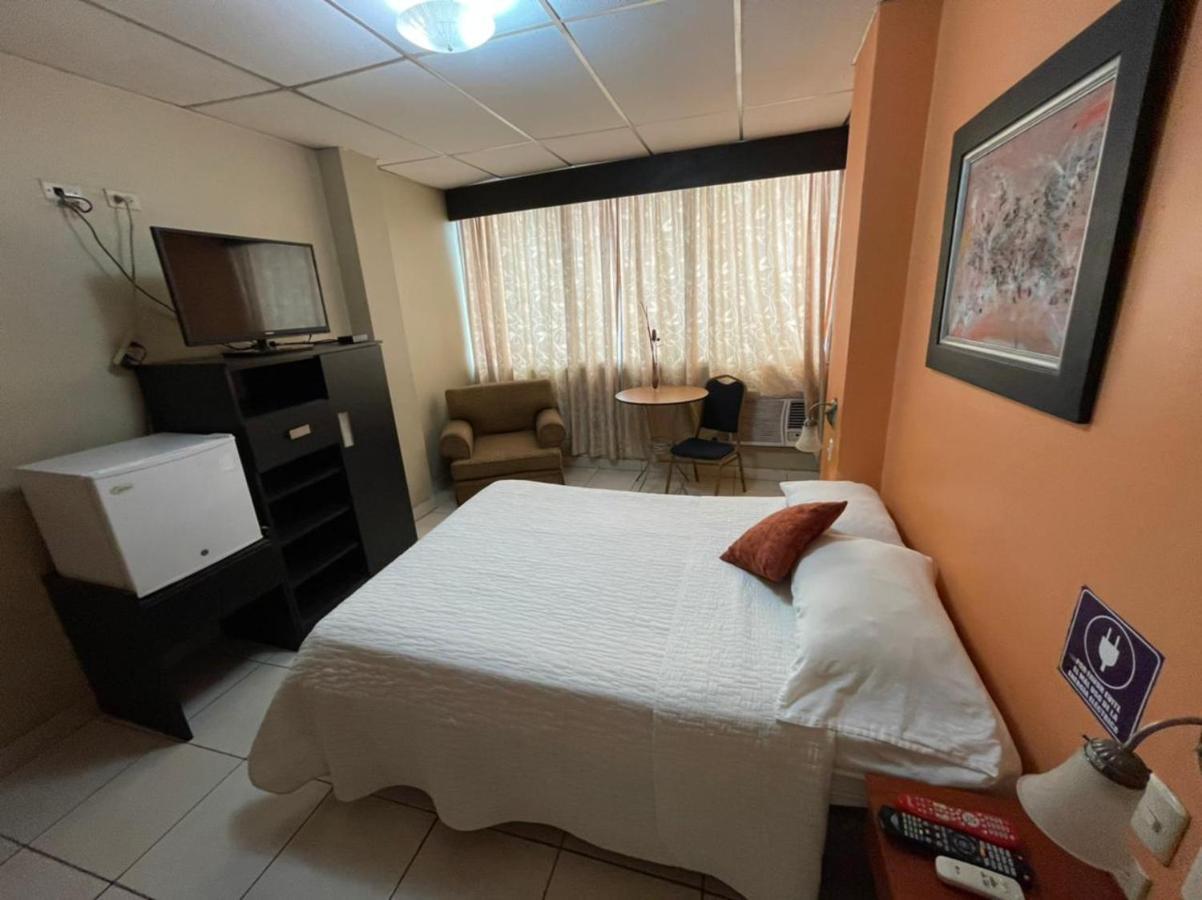 Tropical Inn Hotel Гуаякуил Екстериор снимка