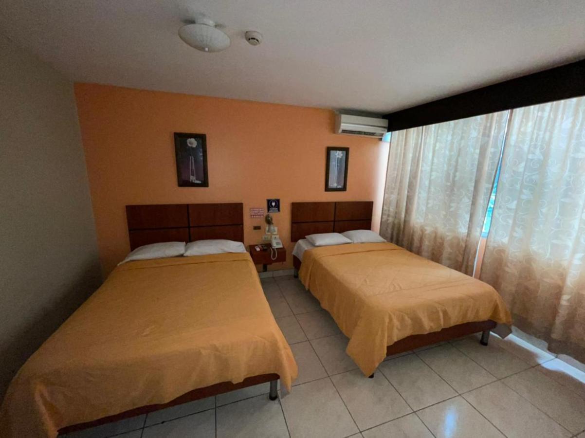 Tropical Inn Hotel Гуаякуил Екстериор снимка