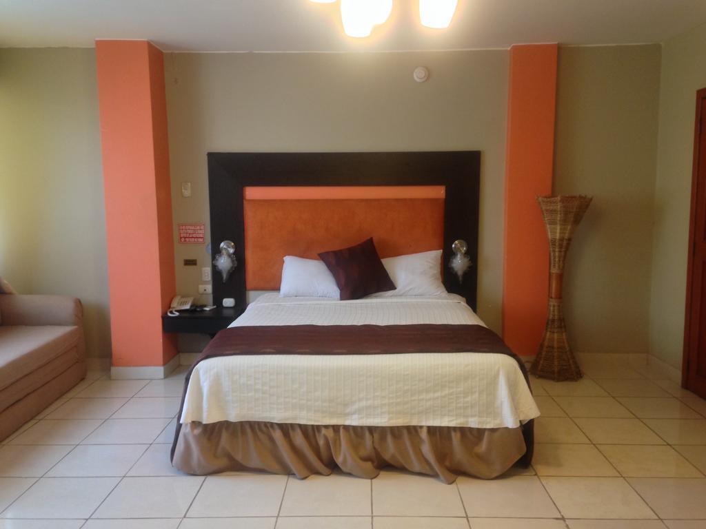 Tropical Inn Hotel Гуаякуил Екстериор снимка