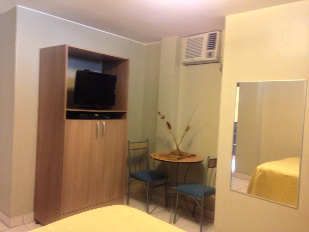 Tropical Inn Hotel Гуаякуил Екстериор снимка