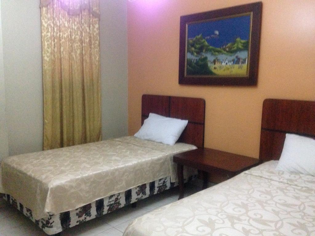 Tropical Inn Hotel Гуаякуил Екстериор снимка