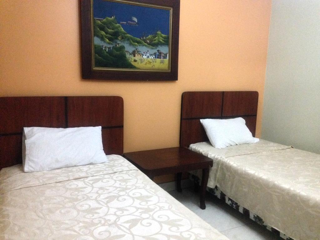 Tropical Inn Hotel Гуаякуил Екстериор снимка