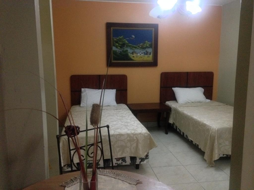 Tropical Inn Hotel Гуаякуил Екстериор снимка