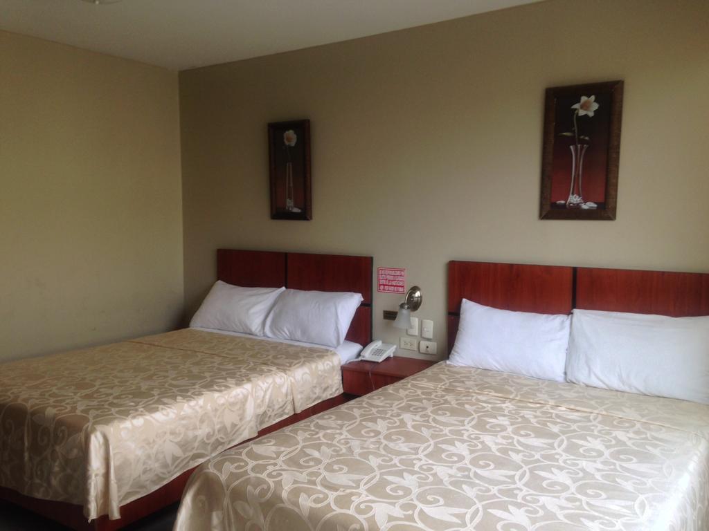 Tropical Inn Hotel Гуаякуил Екстериор снимка