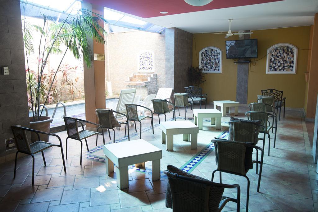 Tropical Inn Hotel Гуаякуил Екстериор снимка