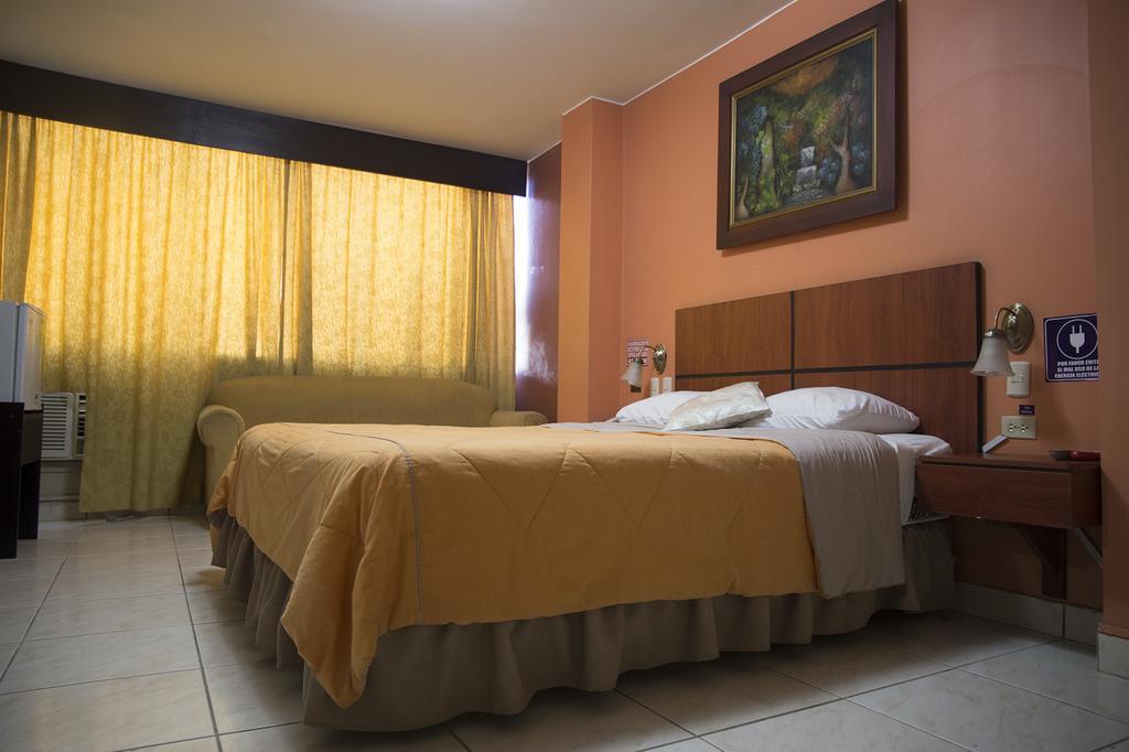 Tropical Inn Hotel Гуаякуил Екстериор снимка