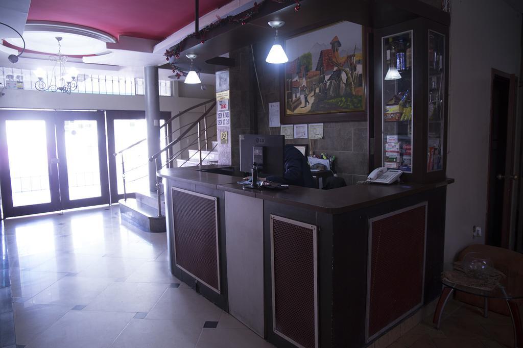 Tropical Inn Hotel Гуаякуил Екстериор снимка