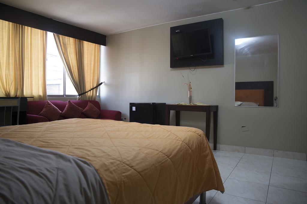 Tropical Inn Hotel Гуаякуил Екстериор снимка