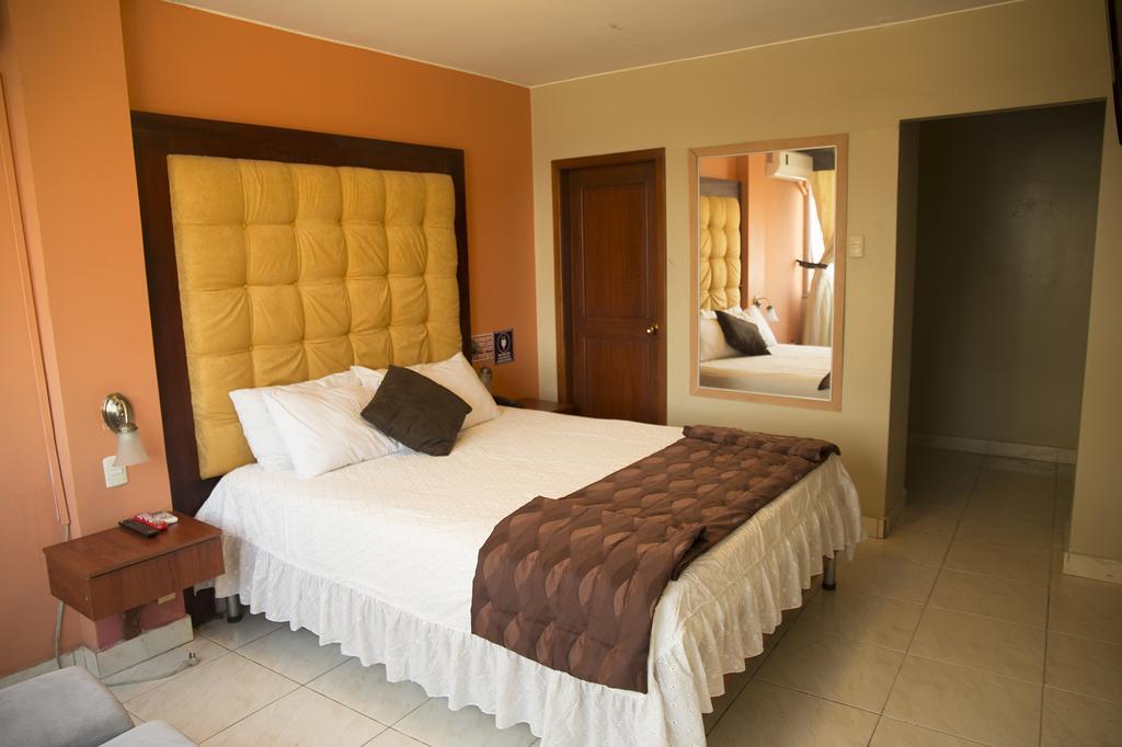 Tropical Inn Hotel Гуаякуил Екстериор снимка