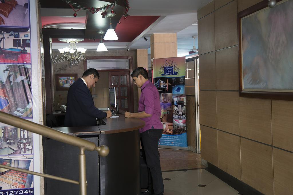 Tropical Inn Hotel Гуаякуил Екстериор снимка