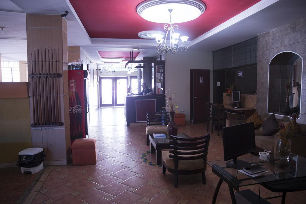 Tropical Inn Hotel Гуаякуил Екстериор снимка