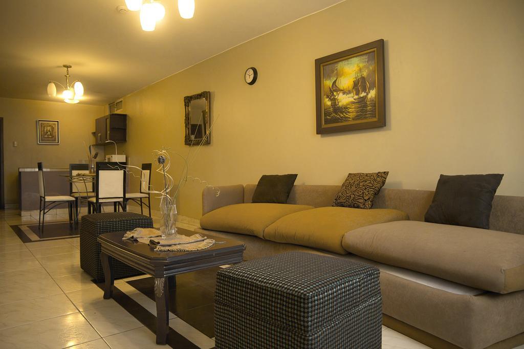 Tropical Inn Hotel Гуаякуил Екстериор снимка