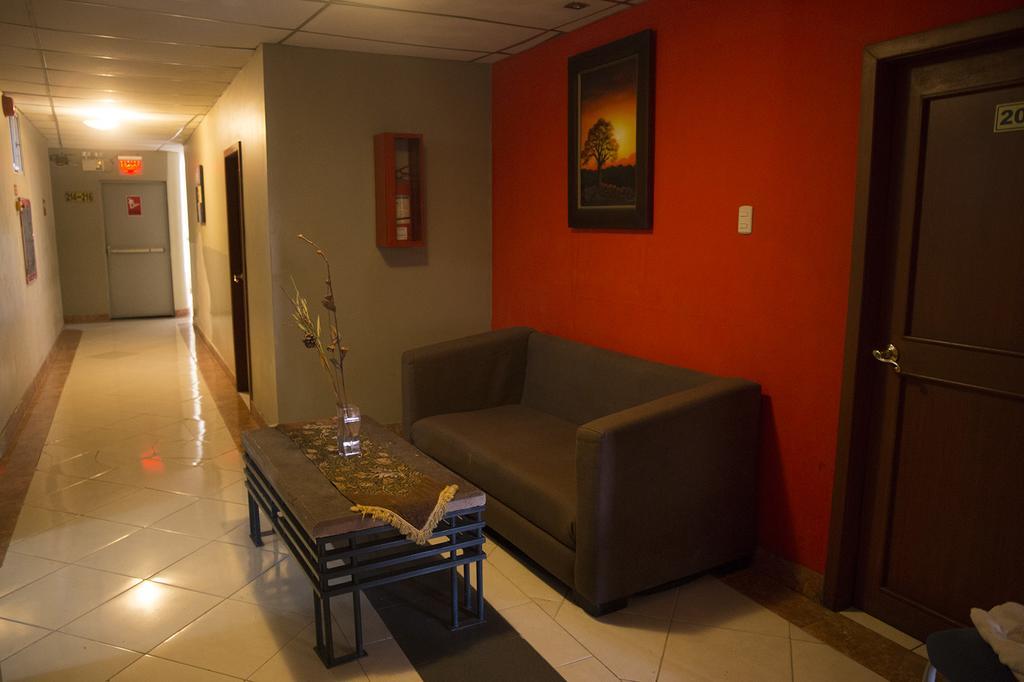 Tropical Inn Hotel Гуаякуил Екстериор снимка