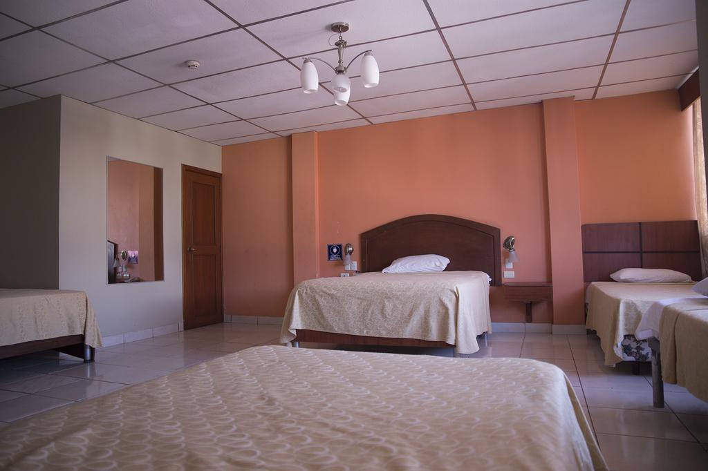 Tropical Inn Hotel Гуаякуил Екстериор снимка