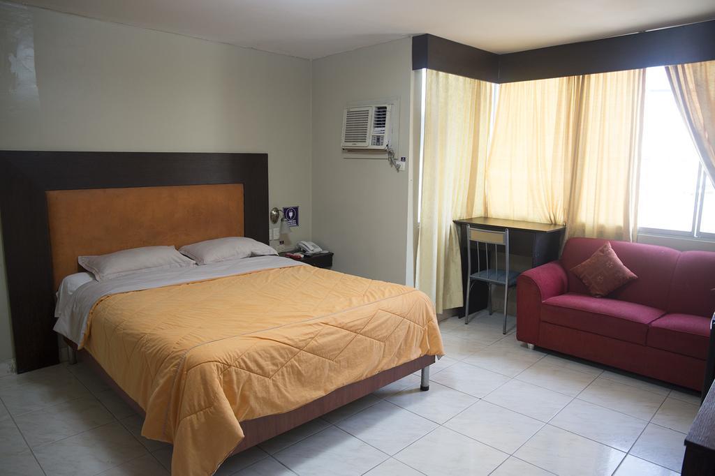 Tropical Inn Hotel Гуаякуил Екстериор снимка