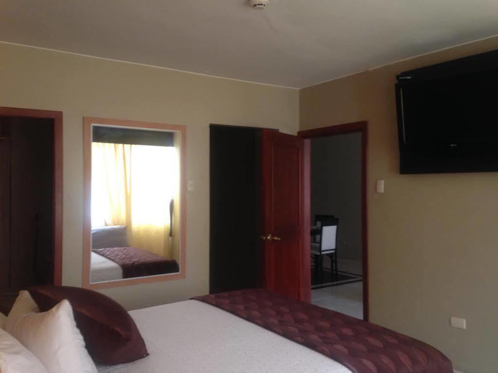 Tropical Inn Hotel Гуаякуил Екстериор снимка