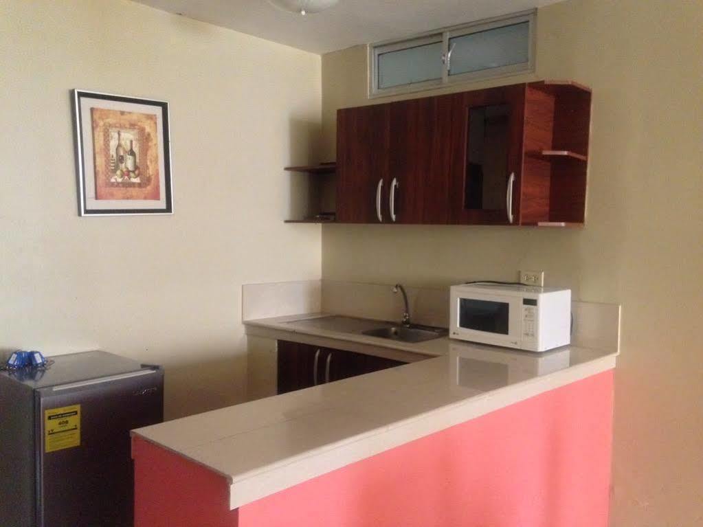 Tropical Inn Hotel Гуаякуил Екстериор снимка