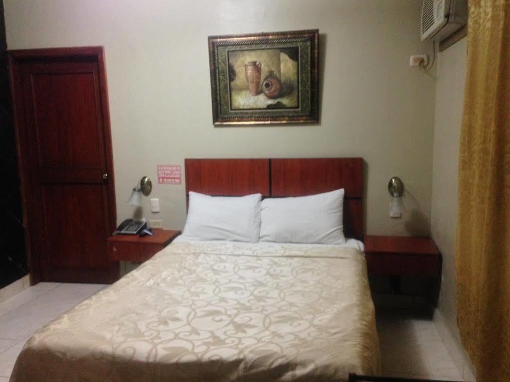 Tropical Inn Hotel Гуаякуил Екстериор снимка