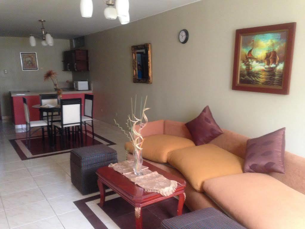 Tropical Inn Hotel Гуаякуил Екстериор снимка